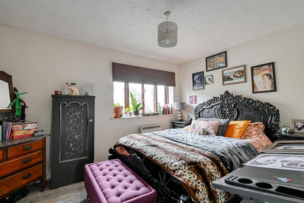 16 King Charles Way-3.jpg
