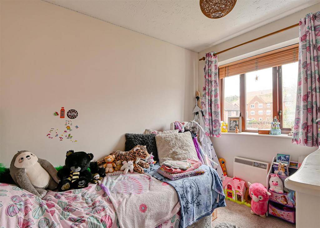 16 King Charles Way-2.jpg