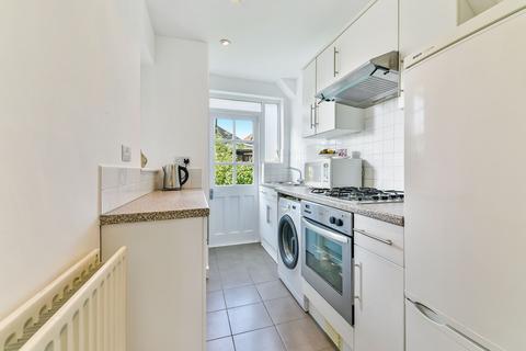 2a Grove Close, Kingston Upon Thames, KT1 2SS