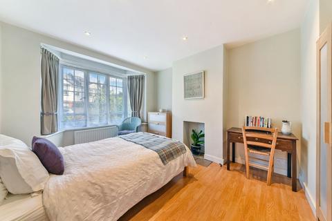 2a Grove Close, Kingston Upon Thames, KT1 2SS
