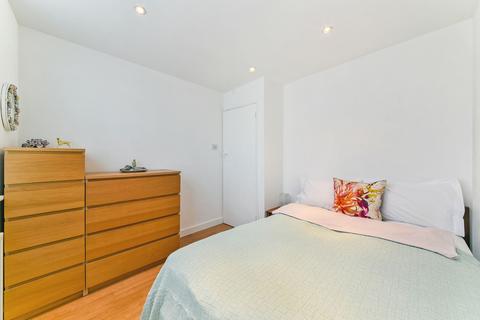 2a Grove Close, Kingston Upon Thames, KT1 2SS