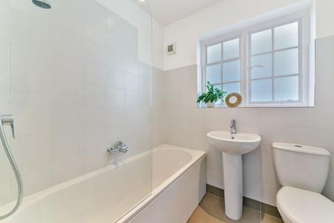 2a Grove Close, Kingston Upon Thames, KT1 2SS