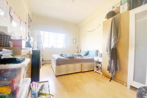 4 bedroom flat to rent, Adelaide Road, London