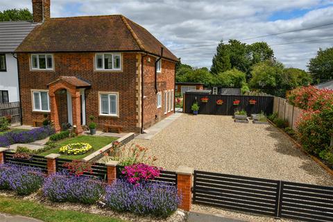 4 bedroom semi-detached house for sale, Stunning St Albans location + large plot + planning permission