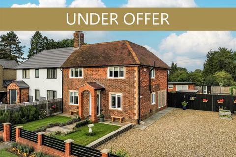 4 bedroom semi-detached house for sale, Stunning St Albans location + large plot + planning permission