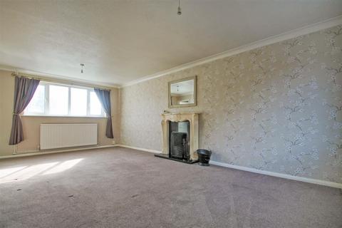 4 bedroom detached house to rent, Holmes Avenue, Wellingborough NN9