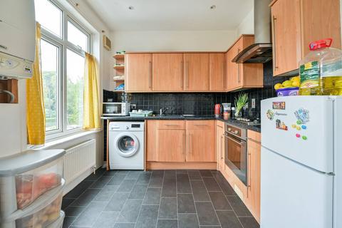 2 bedroom flat for sale, George Lane, Hither Green, London, SE13