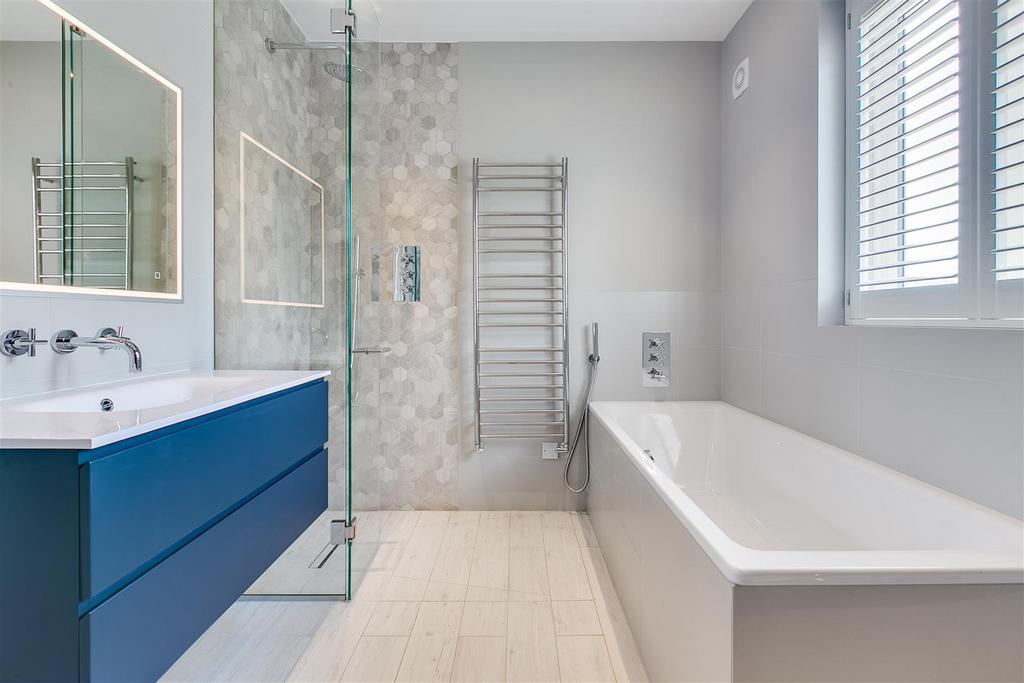 Staveley Road, W4 - FOR SALE