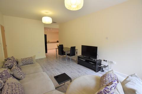 2 bedroom apartment to rent, Avebury Boulevard