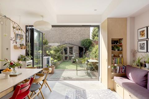12 Falkland Road, London, NW5 2PT