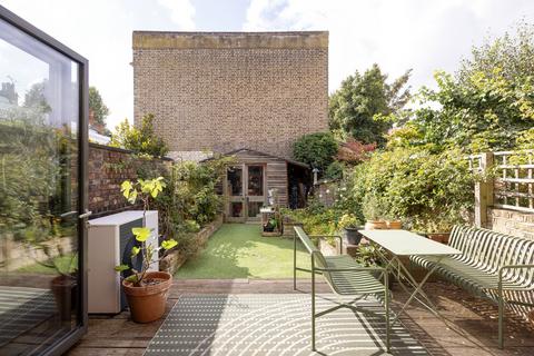 12 Falkland Road, London, NW5 2PT