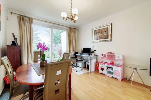 3 bedroom semi-detached house to rent, Kenton Lane, Harrow, HA3