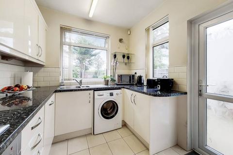 3 bedroom semi-detached house to rent, Kenton Lane, Harrow, HA3