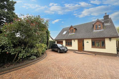 3 bedroom detached house for sale, Johnstown, Carmarthen