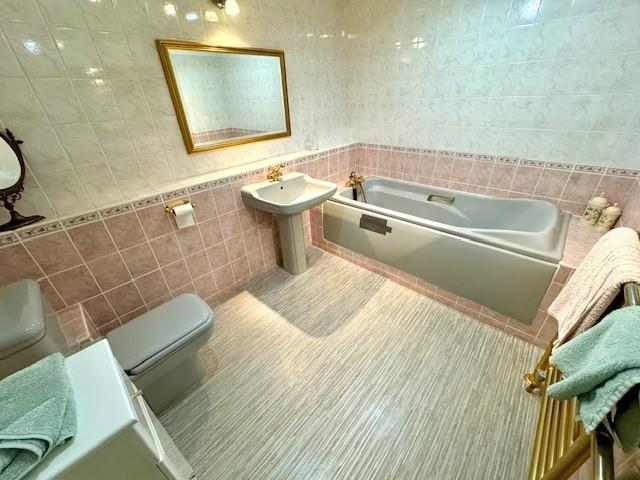 En-Suite Bathroom