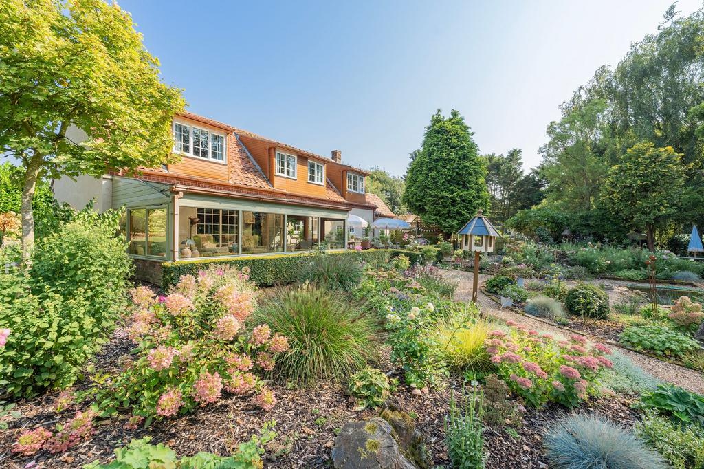 High Road, Briston, NR24 3 bed property for sale £900,000