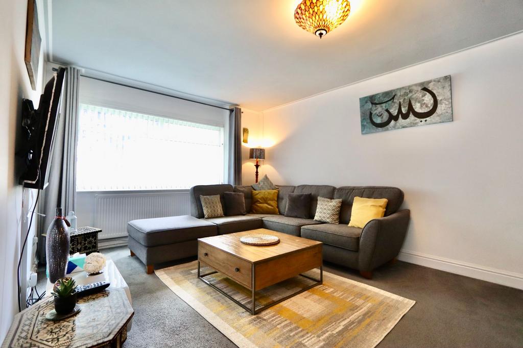 Oxwich Close, Cefn Hengoed, CF82 4 bed semidetached house for sale £
