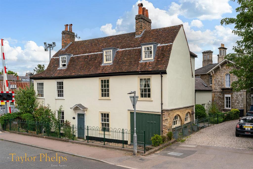 Chadwell House, Ware SG12 3 bed semidetached house for sale £425,000