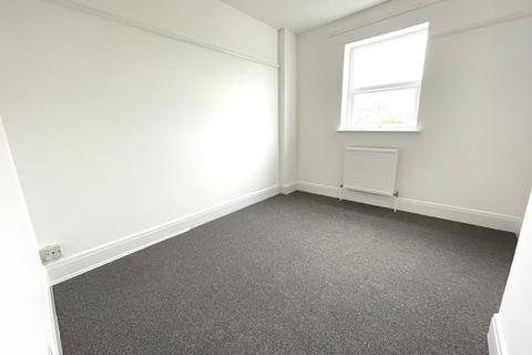 3 bedroom terraced house to rent, Winnipeg Road, NR32 1TU