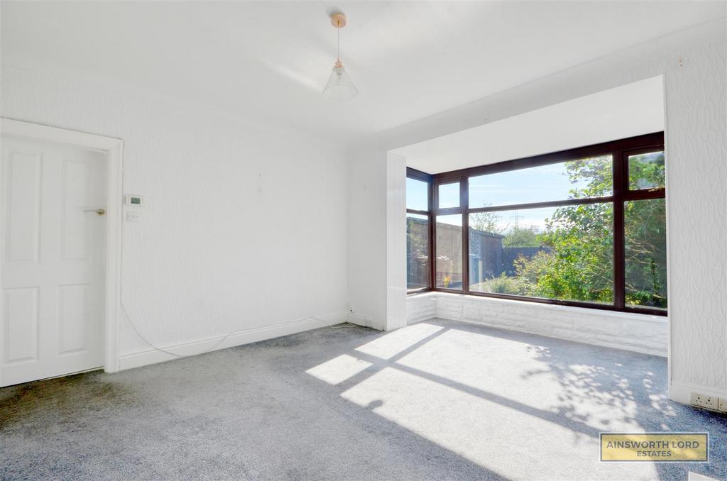 Sandy Lane, Lower Darwen 3 bed semidetached house to rent £1,100 pcm