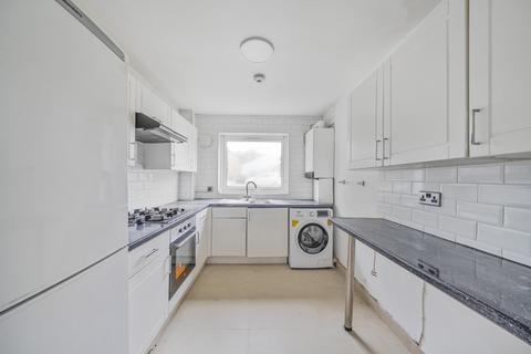 2 bedroom apartment to rent, High Road London N20