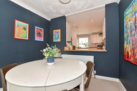 8a Constitution Hill, Gravesend, DA12 1JT