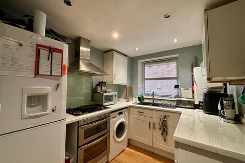 2 bedroom apartment for sale, Albert Street, Fleet GU51