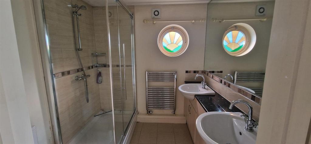 Shower Room.jpg