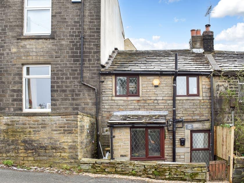 Upper Bank End Road, Holmfirth HD9 1 bed house for sale £100,000