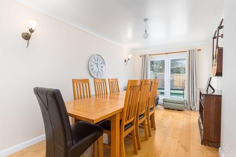 19 Riverside, Forest Row, RH18 5HB