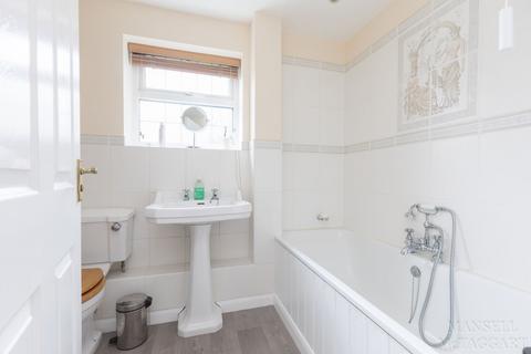 19 Riverside, Forest Row, RH18 5HB
