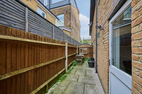 9 Acre Drive, London, SE22 9FD