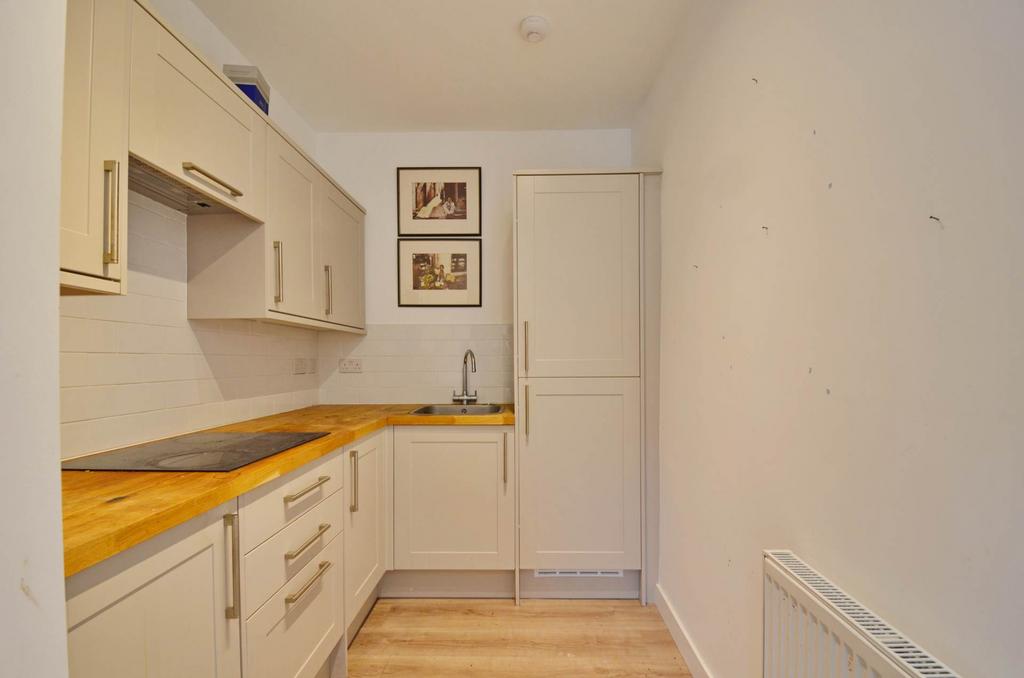 Royal York Crescent, Clifton 1 bed apartment to rent £1,295 pcm (£299 pw)