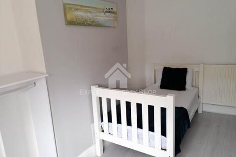 1 bedroom in a house share to rent, *Room Available*Room 2, 11 Albert Road, Retford