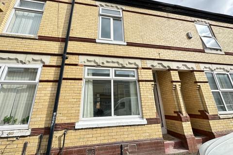 3 bedroom terraced house to rent, Stovell Avenue, Manchester, M12