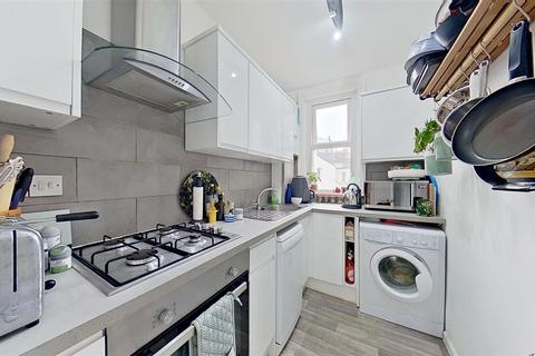 1 bedroom flat for sale, Thorndean Street, London