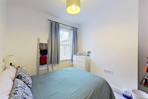 1 bedroom flat for sale, Thorndean Street, London