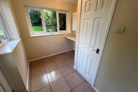 2 bedroom house to rent, Summerfield Road, Tamworth, B77 3PQ