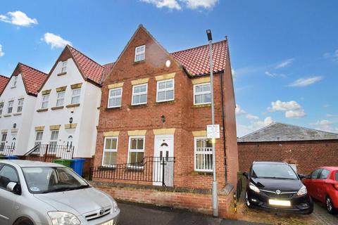 3 bedroom end of terrace house to rent, Springfield, Old Town, Scarborough, North Yorkshire, YO11