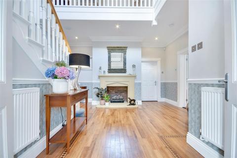 6 bedroom detached house for sale, Thorndon Approach, Herongate, Brentwood