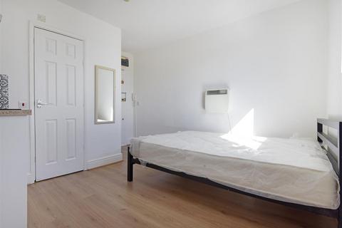 Studio to rent, St Petersburgh Pl, London W2