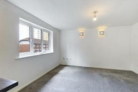 2 bedroom flat to rent, Hilton Court, , Stockport