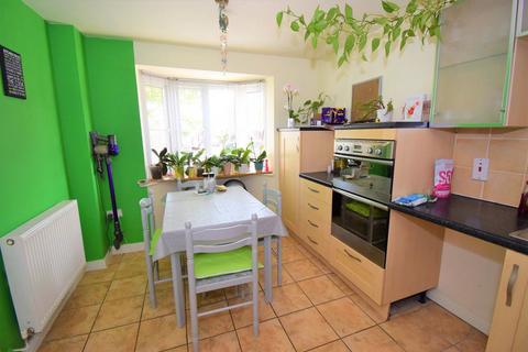 4 bedroom semi-detached house to rent, St Botolphs Green, Leominster