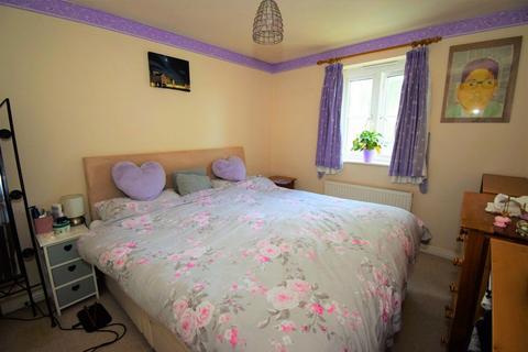 4 bedroom semi-detached house to rent, St Botolphs Green, Leominster