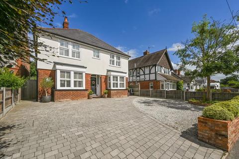 4 bedroom detached house for sale, Canterbury Road, Kennington TN24