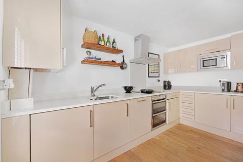 2 bedroom flat for sale, 2 bed traditional refurbished flat