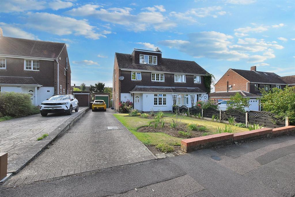 Sycamore Drive, Aylesford 4 bed semidetached house for sale £450,000