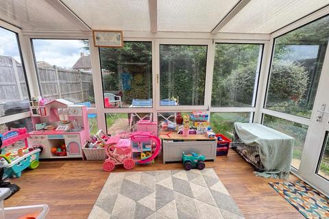 5 Beverley Close, Rothwell, Kettering, NN14 6EN