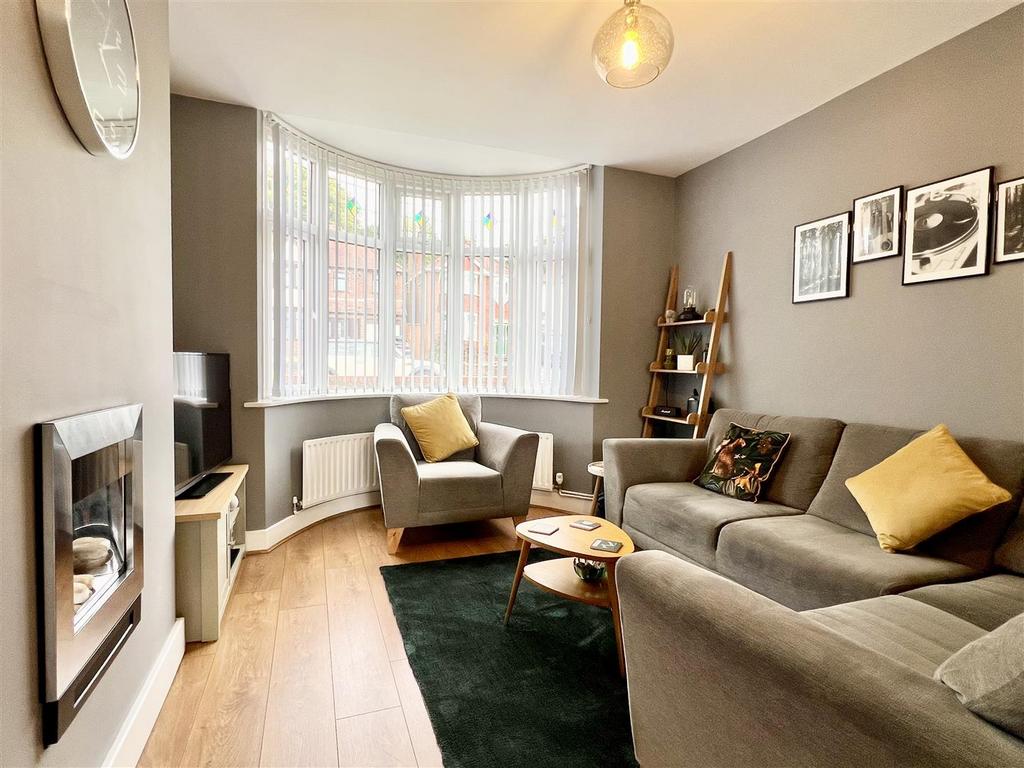 Witley Avenue, Halesowen 3 bed semidetached house for sale £325,000