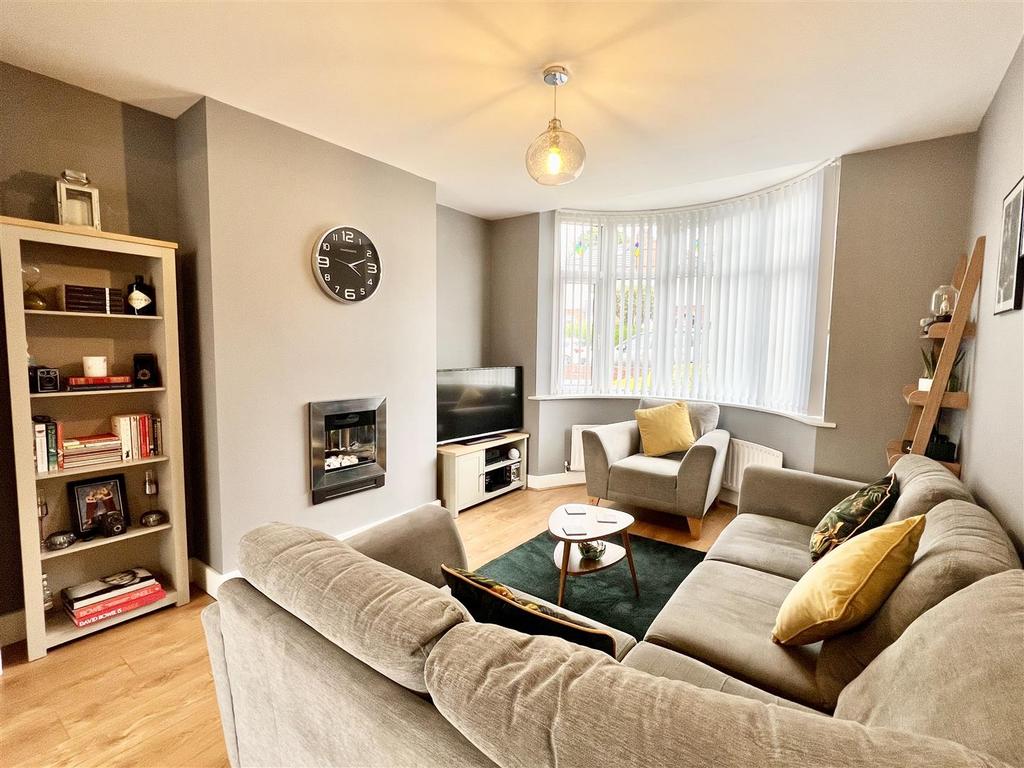 Witley Avenue, Halesowen 3 bed semidetached house for sale £325,000